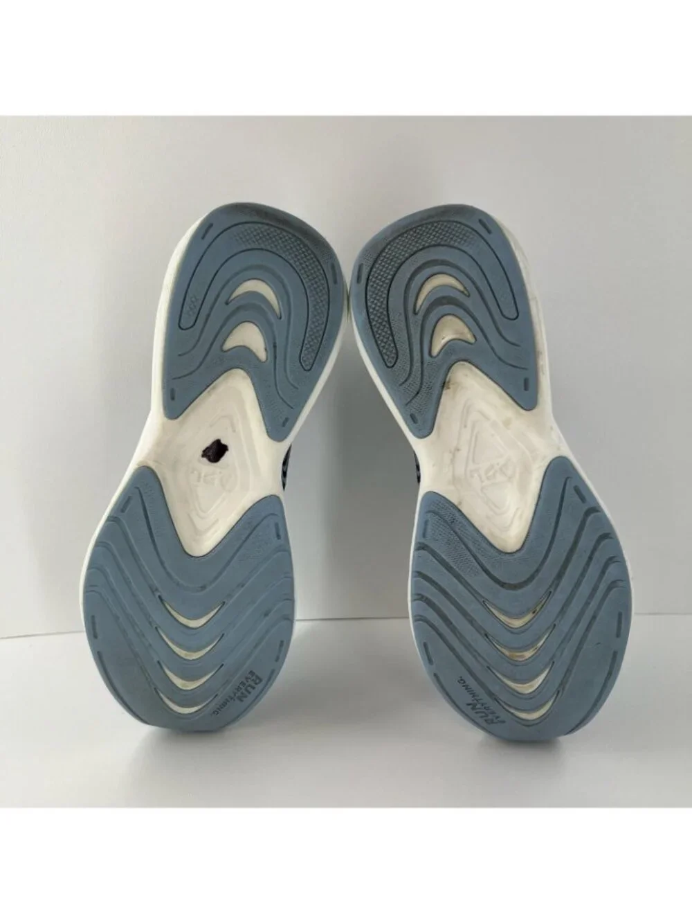 APL TechLoom Streamline Running Shoes Womens 9 Low Top Sneakers 0821XC Ice Blue